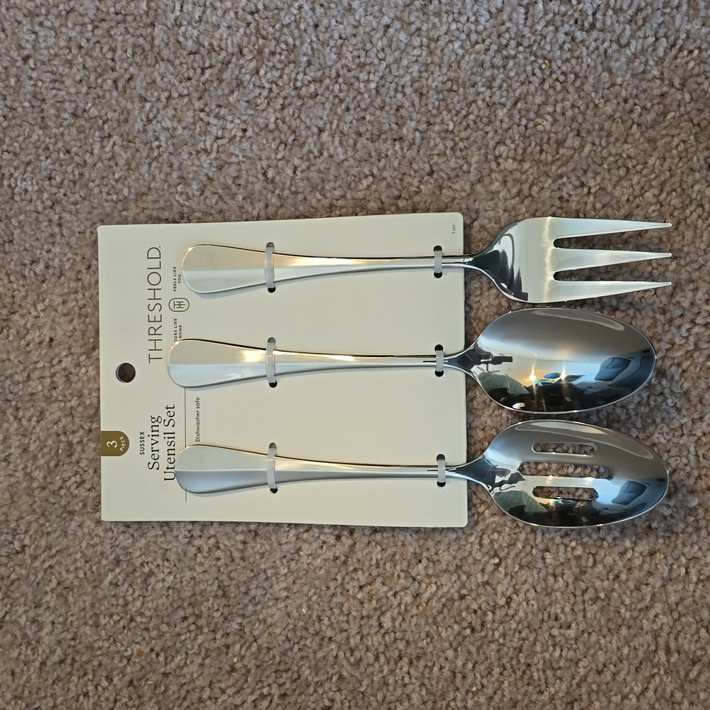 Serving utensil set